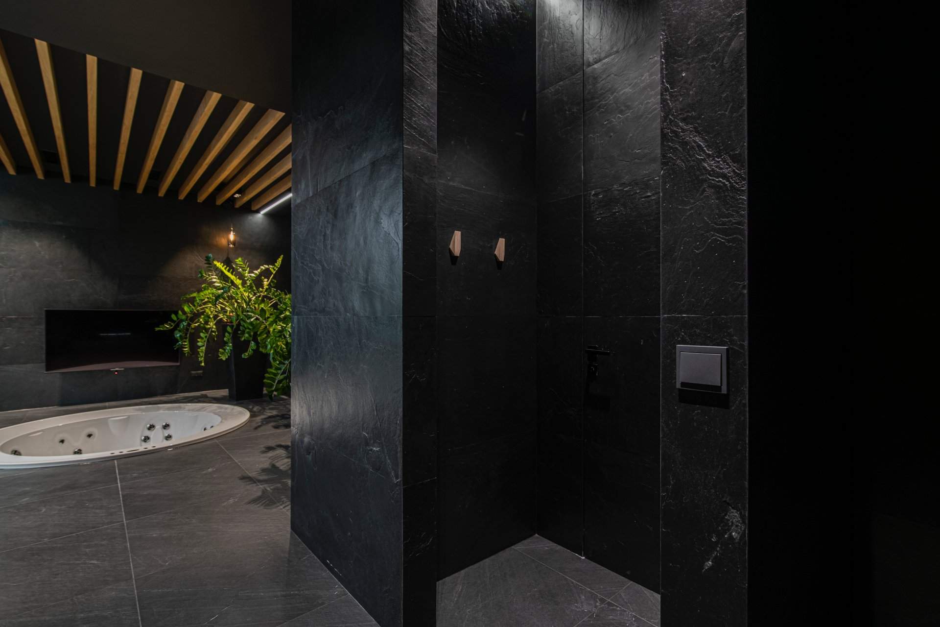 Liquid Silver stone cladding - velvet-like appearance with metallic properties